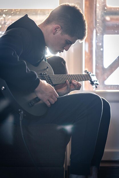 Bass Buzz – Beginner-Friendly Bass Guitar Lessons with a Fun Twist