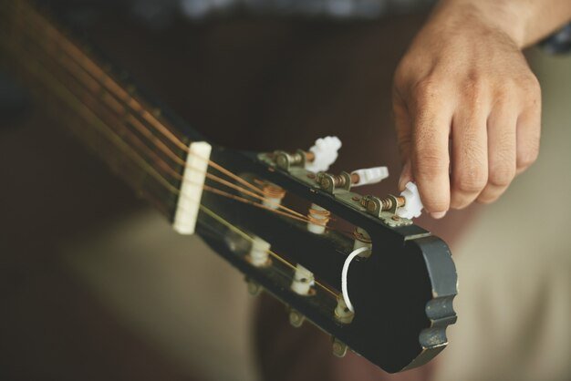 How to Fix a Broken Guitar String: 3 How to Fix a Broken Guitar String: